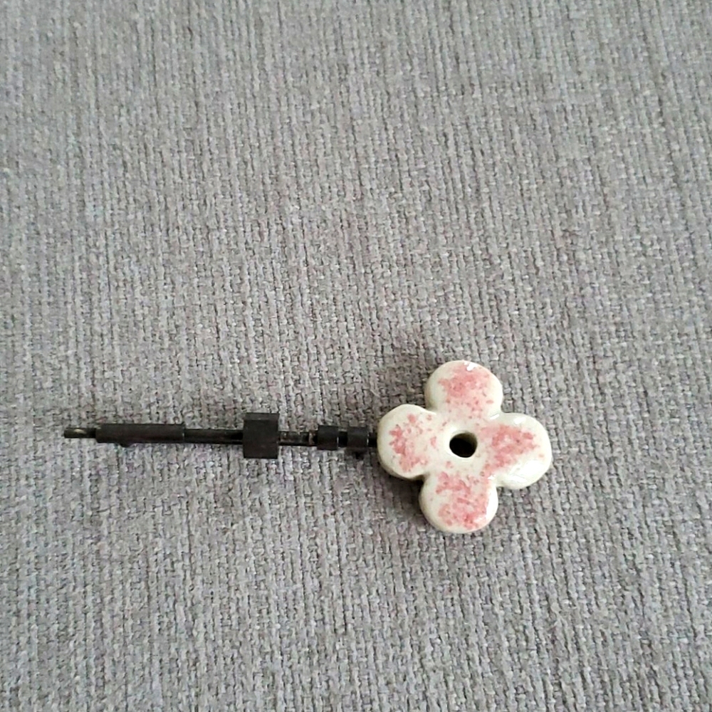 Louis vuitton vintage flower brooch